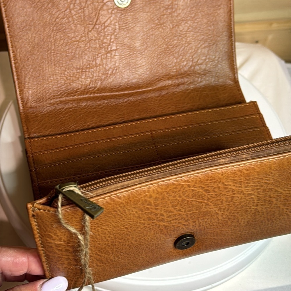 Catchfly Brown Metallic Large Flap Wallet NWT - Picture 5 of 9